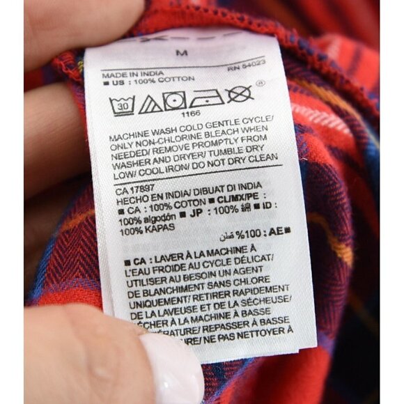 Old Navy Womens Sz M The Classic Shirt Red Flannel Button Up Shirt Plaid Tartan - Picture 8 of 9